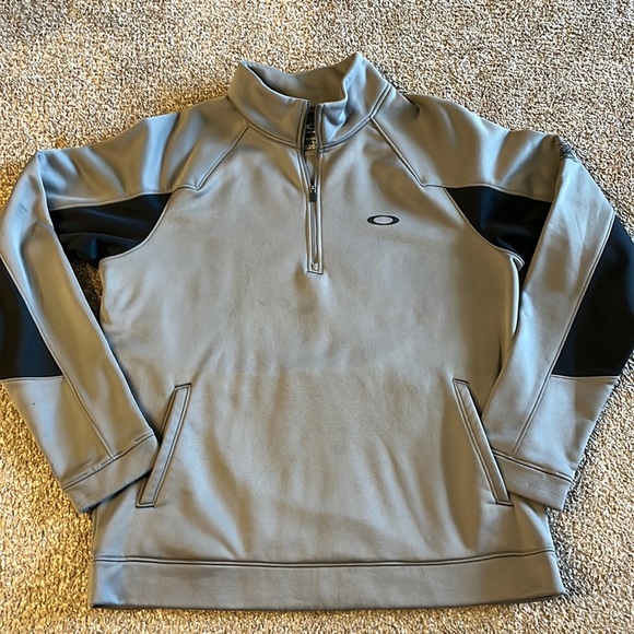 Excellent preowned condition. Made by Oakley in a size large. - Picture 1 of 8